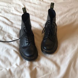 doc marten boots🖤